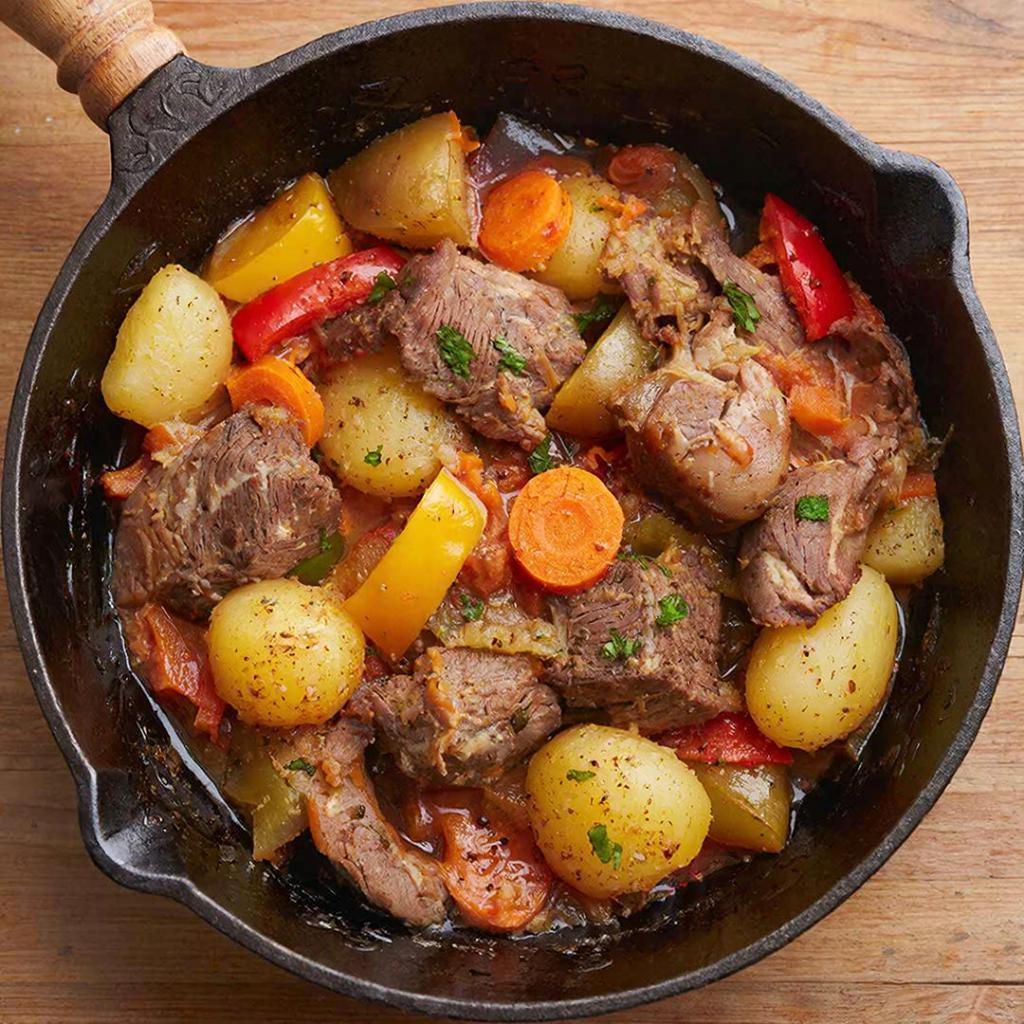Картофель с мясом, приготовленный в афганской посуде