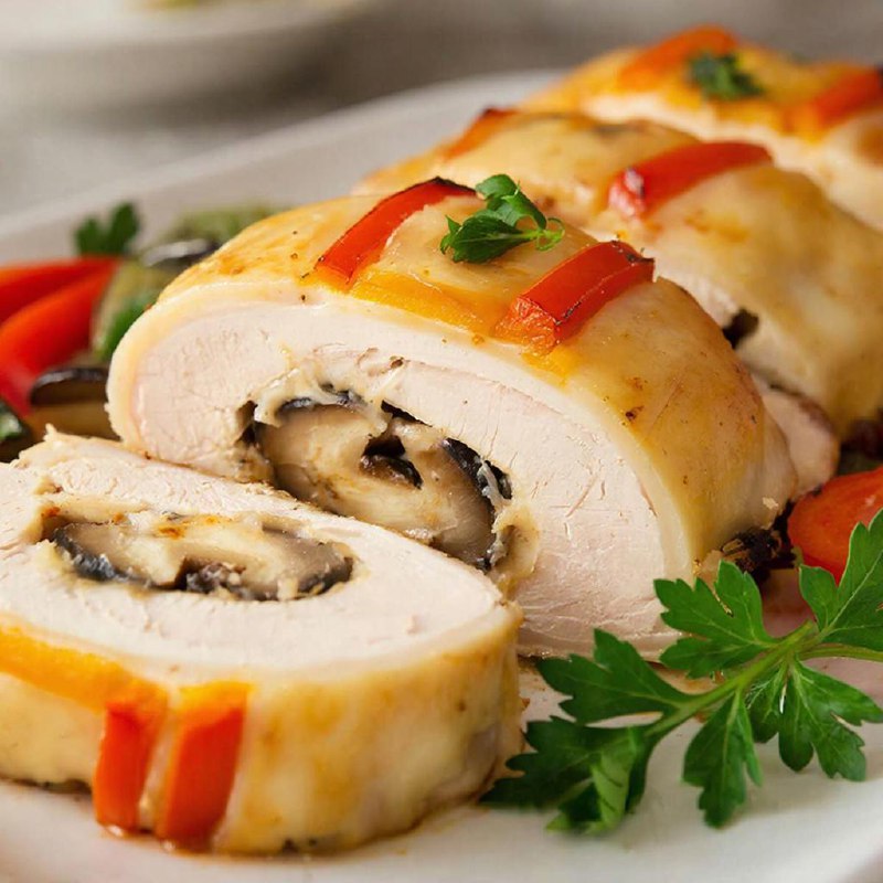 Запечённые куриные рулетики с грибами и сыром