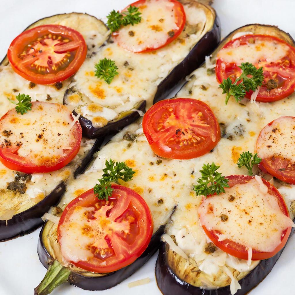 Баклажаны с помидорами, сыром и чесноком в духовке