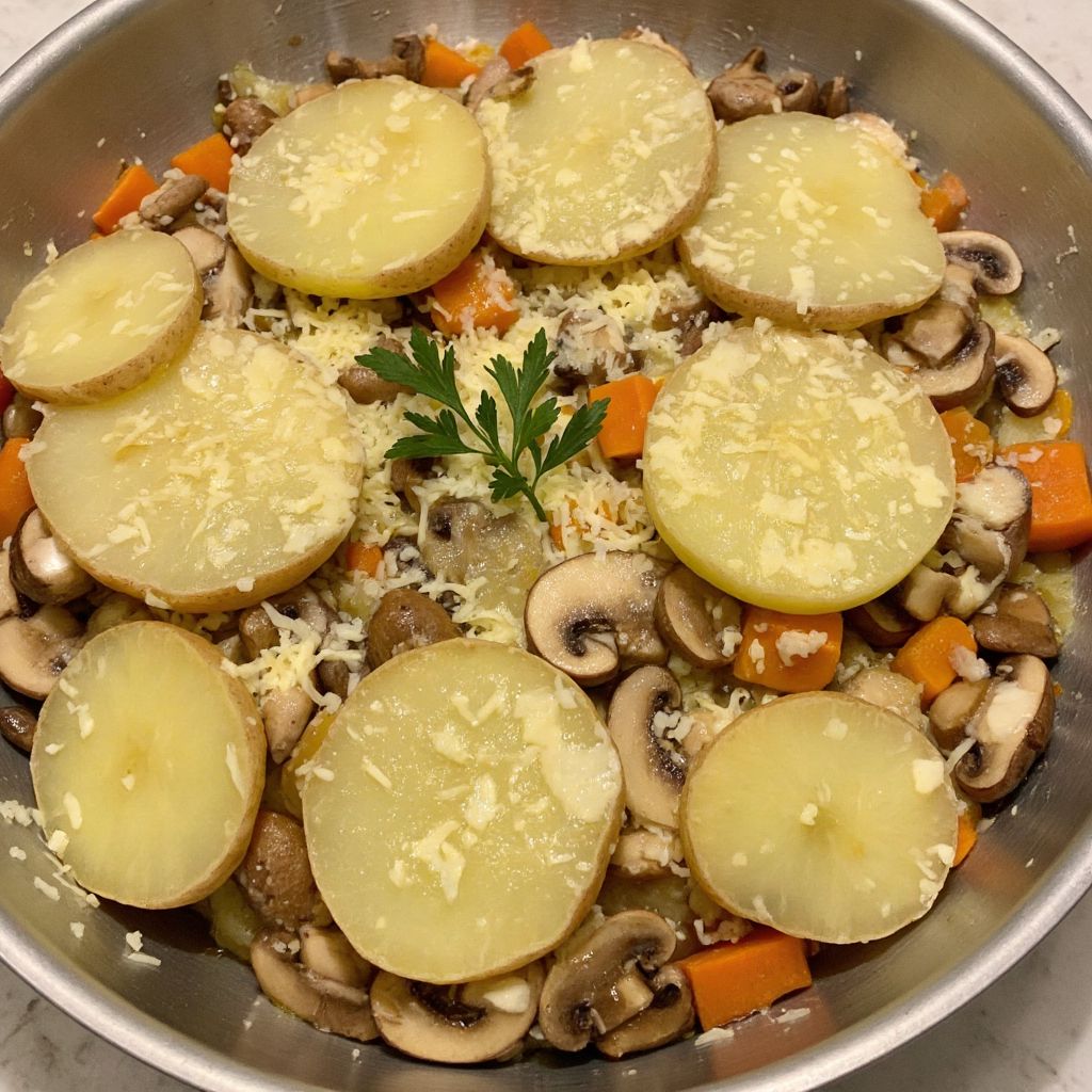Картофельная запеканка с вешенками